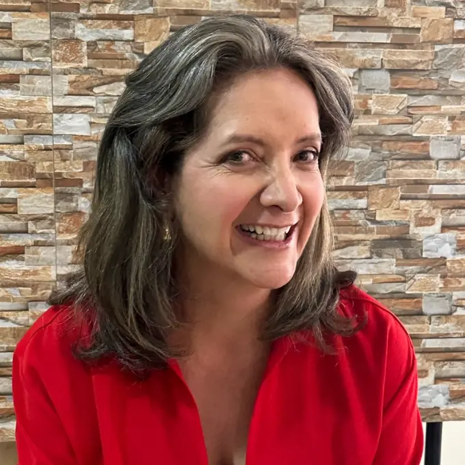 Pilar Ortiz, bilingual executive coach and former Univision news director